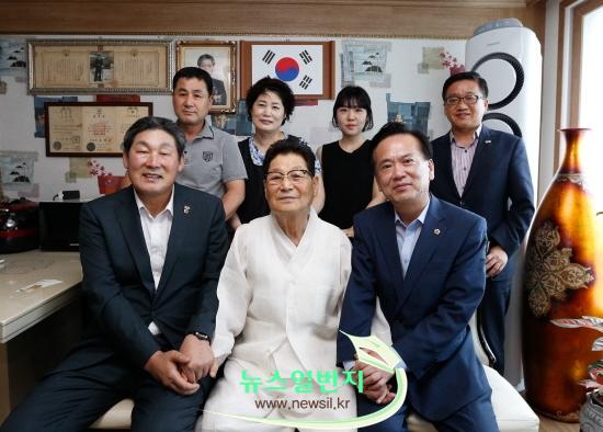 꾸미기_이인술 애국지사 방문3.jpg