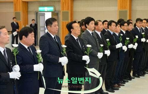 꾸미기_11.23 김영삼전대통령조문1.jpg